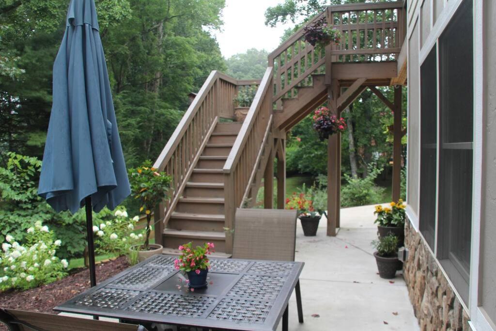 Bluebirds Nest 10 Min To Avl Biltmore Hot Tub Cont Bkfst Sparkling Water Asheville Exterior photo